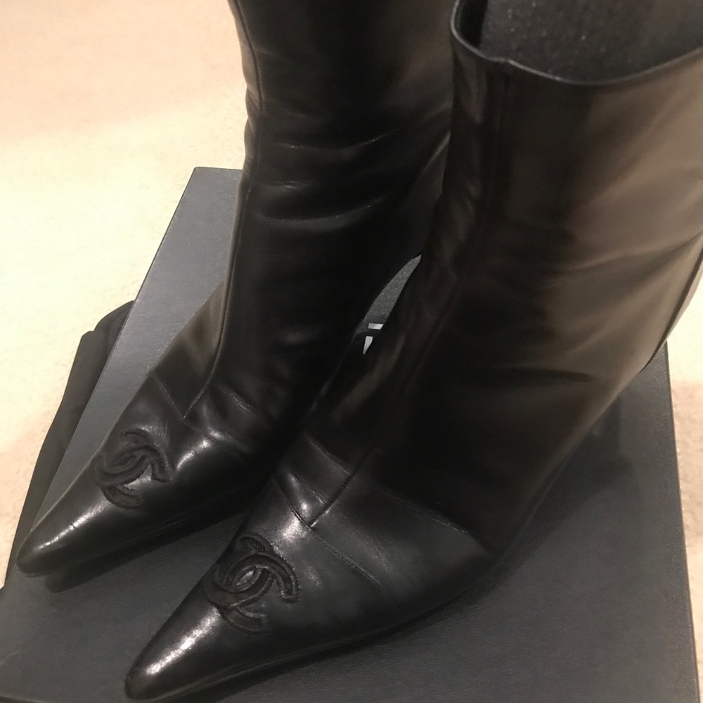 CHANEL Kitten heel booties in excellent condition